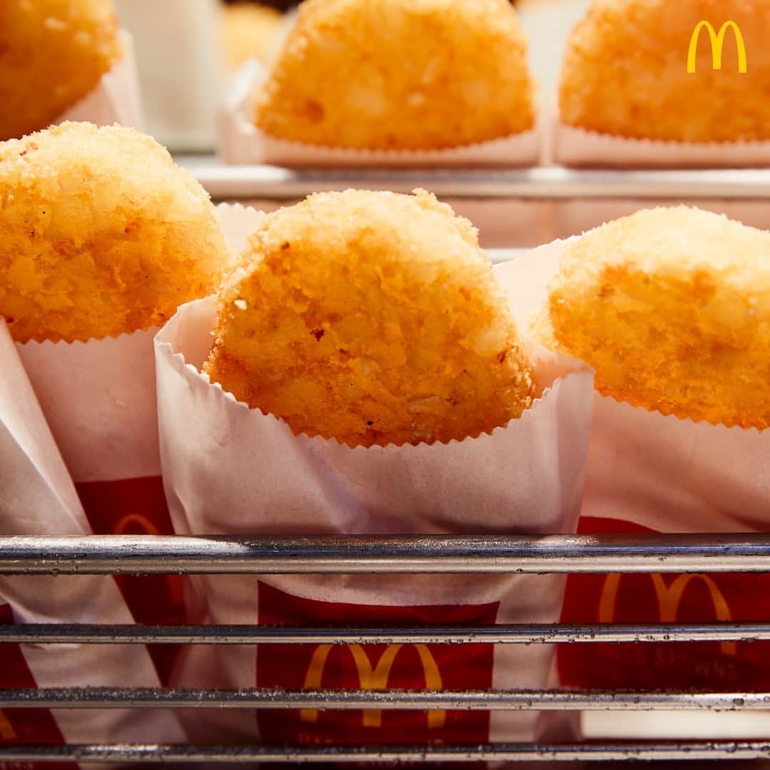 McDonald's Philippinesのインスタグラム：「Wake up to your favorite McDo breakfast and pair it with a classic, crispy Hash Brown! ☀️♥️  Order tomorrow morning for you and the family via McDo Dine-In, Drive-Thru, Take Out, or Pick-Up. You can also get it via the McDelivery PH App or call 8888-6236 (for NCR).」