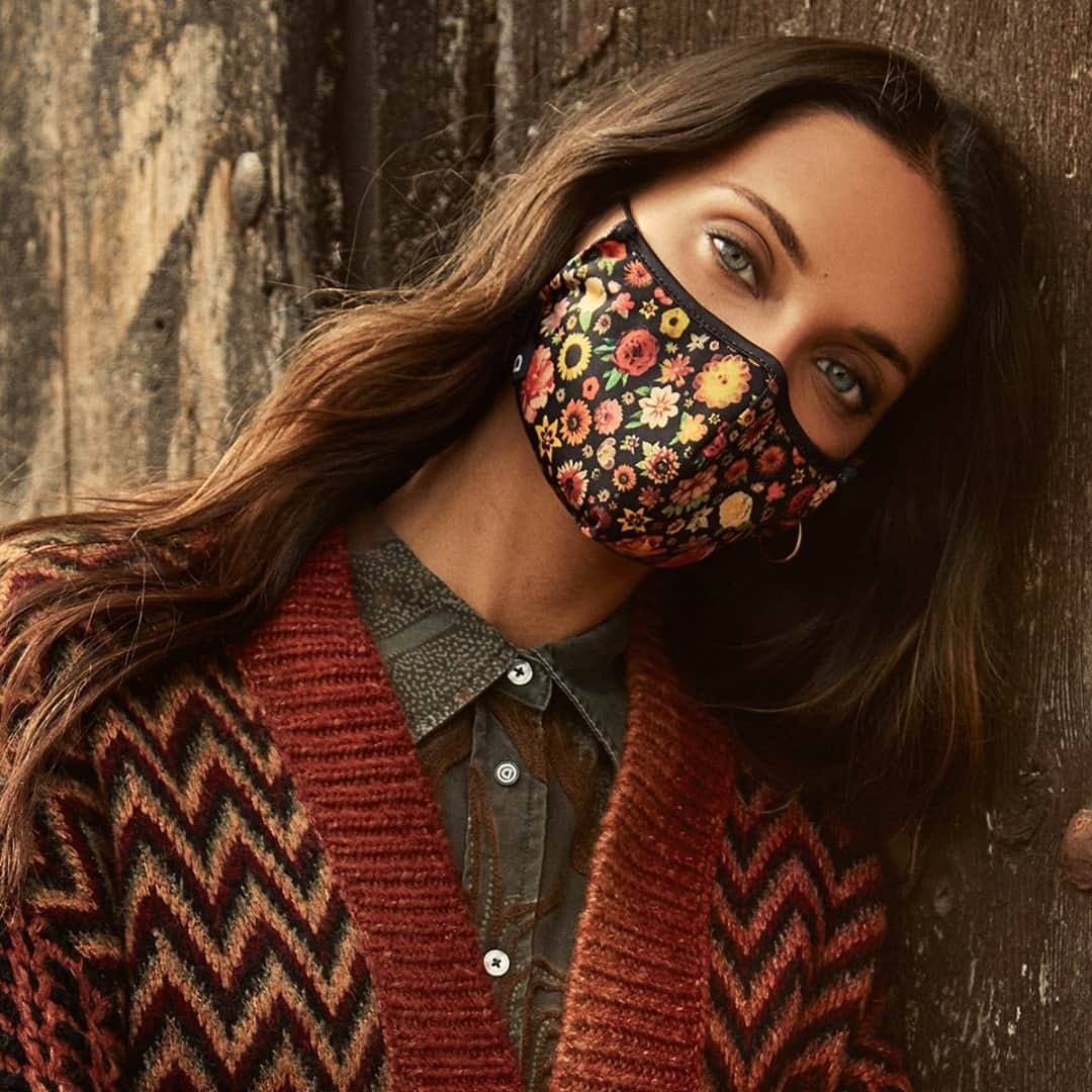 デシグアルのインスタグラム：「Warm and earth colours that inspire us to connect with nature also in our outfits. 🍁」