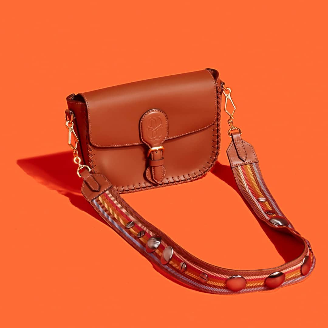 のインスタグラム：「WEEKEND NEWS - SCHUTZ CROSSBODY SALLY ❤️ #schutzhandbags」