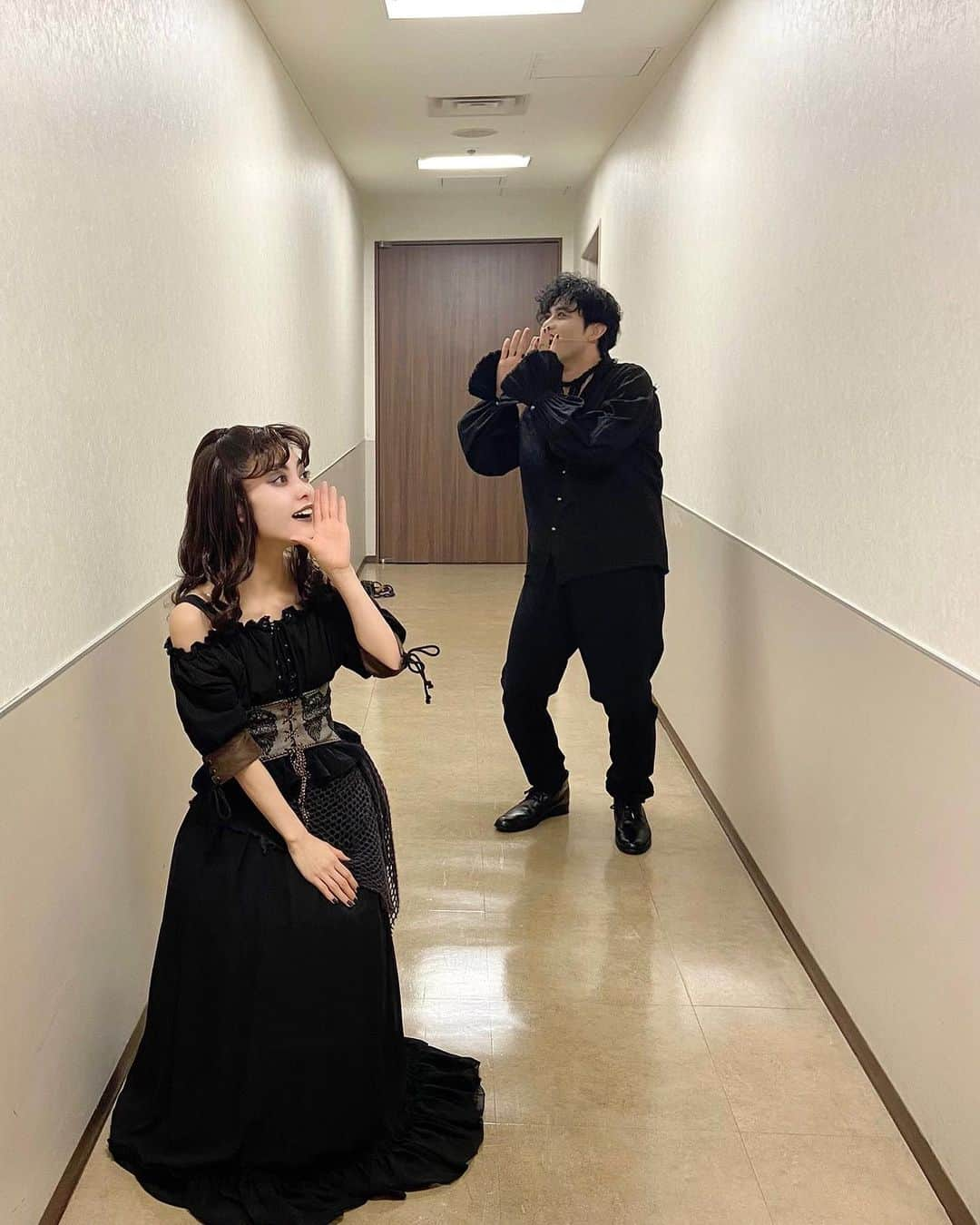 MIOさんのインスタグラム写真 - (MIOInstagram)「. ベルナーーーーーール！！！ 今日も大阪公演おわりましたね！ 明日も楽しみましょうね、 ベルナーーーーーール！！！ . . #舞台 #音楽朗読劇 #TRUMPシリーズ #黑世界 #黒世界 #上原理生　さん #声量　すごい」10月17日 21時04分 - mio_abp