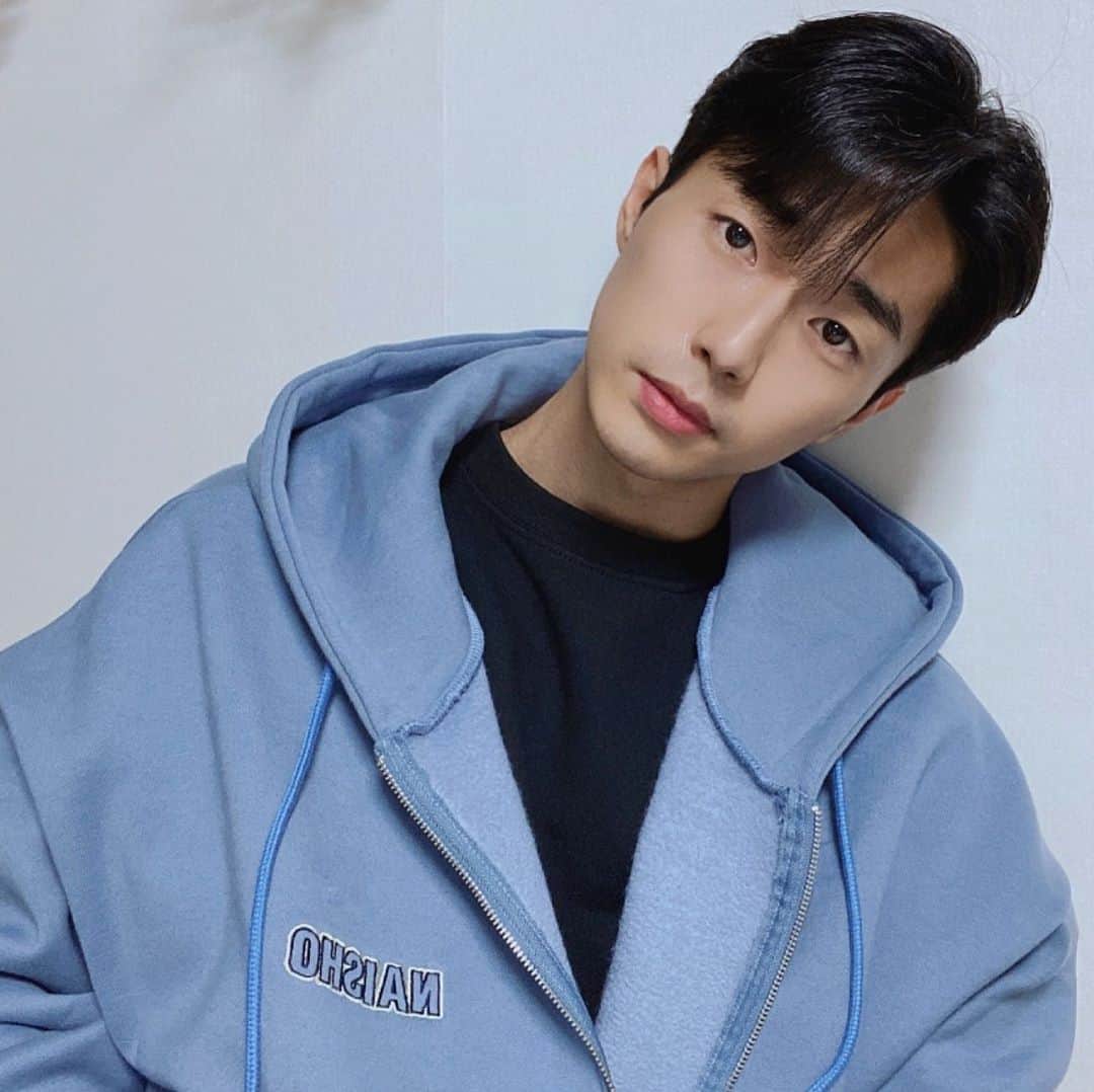 Jay のインスタグラム：「후드&맨투맨 예쁘게 잘 입을게요~ 감사합니다🙏🏻 . . . @naisho_official」