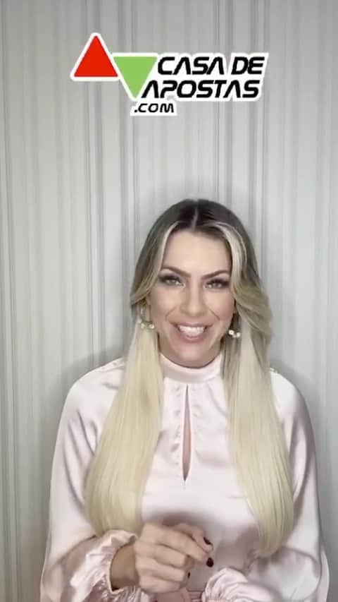 レナータ・ファンのインスタグラム：「Fala, galera! Fim de semana chegou com o primeiro turno do #Brasileirão chegando em sua reta final! Eu, como embaixadora da @casadeapostas_br, deixei meus palpites no site! Será que vou bem? Acesse casadeapostas.com e faça os seus também! Vem comigo, vem pra Casa! 🚀🏠  #CasaDeApostas #RenataFan #campeonatobrasileiro」