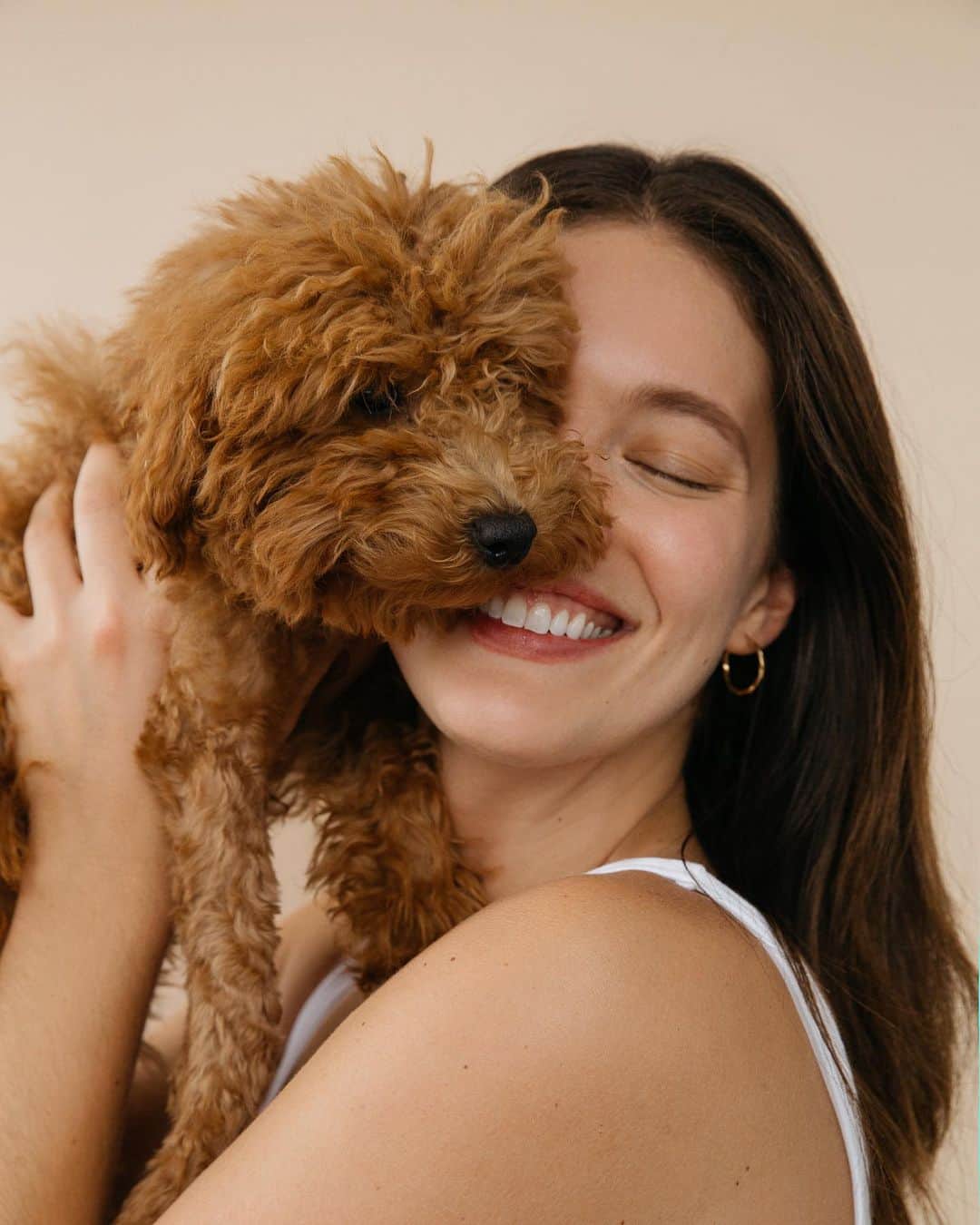 エミリー・DiDonatoのインスタグラム：「About to snuggle the heck out of this pupperoni all weekend long 💛 @masha.photo」