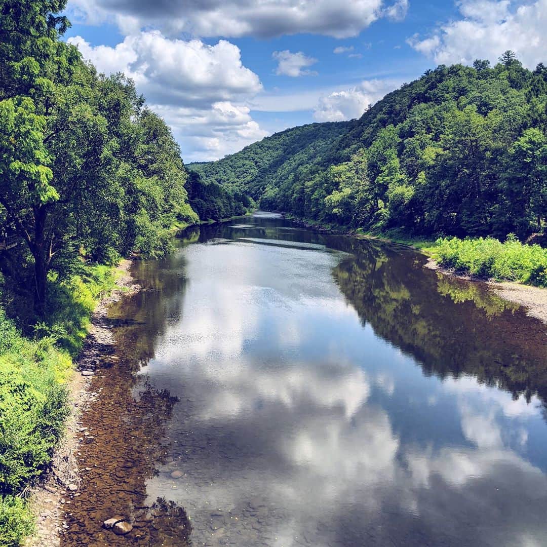 ブリタニ・クラインのインスタグラム：「Pennsylvania is looking a lot more orange and red right now with the fall foilage 🍂, but you know it looks beautiful all year.  More importantly - If you're in the U.S. make sure you get out there and vote. Vote early, vote by mail, or vote in person on Nov. 3.   #Pennsylvania #PAWilds #PineCreekRailTrail」