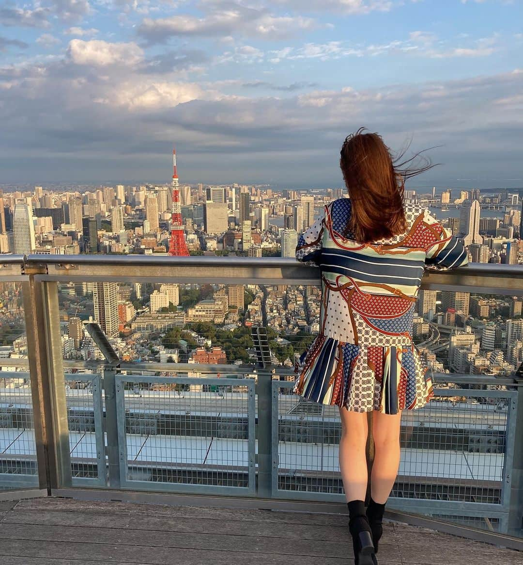 バウエルジゼル愛華さんのインスタグラム写真 - (バウエルジゼル愛華Instagram)「🗼  #tokyo #viewfromthetop #sunset」10月17日 21時20分 - giselle_aika