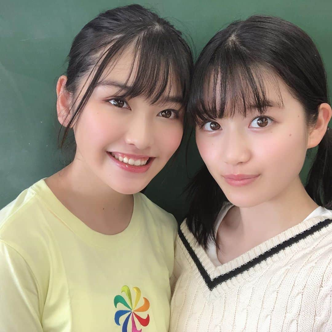 河村果歩さんのインスタグラム写真 - (河村果歩Instagram)「🌈🍒  みなみちゃんと💛  みなみちゃんがスポーツテストの服で、私がマスク秋私服なのでなんだか季節感が違う😅  髪を切ってさらに可愛く大人っぽくなってた🥰この写真は髪を切る前です♡  毎回みなみちゃんは安定に可愛くて羨ましいのです…  #田中南 ちゃん #河村果歩 #ニコラ #ニコモ #オフショ」10月17日 21時24分 - kawamura_kaho_official