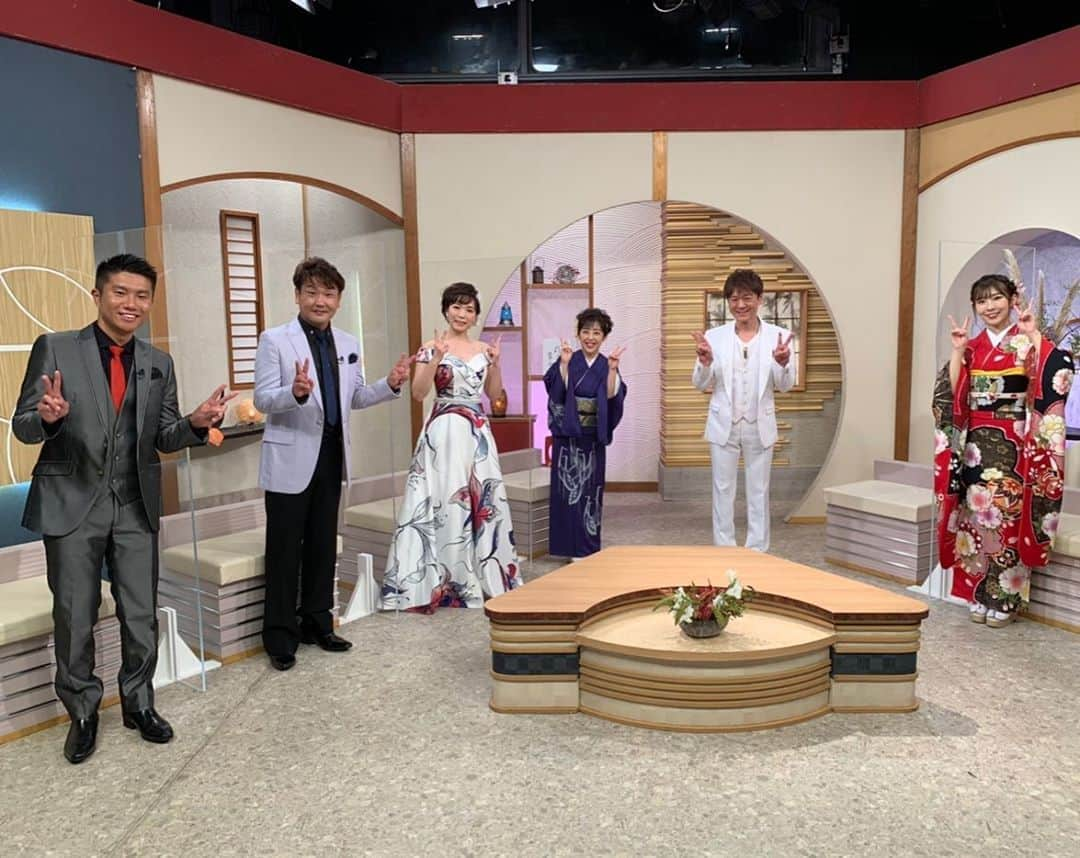 山口ひろみさんのインスタグラム写真 - (山口ひろみInstagram)「明日以降のテレビ出演のお知らせです📺 🌸明日18日(日)5時30分〜#テレビ東京  「#洋子の演歌一直線 」 🌸25日(日)19時30分〜#NHKBSプレミアム「#新BS日本のうた 」 31日12時〜と11月6日16時30分〜も再放送あり 🌸28日(水)5時〜#BS12 「#三沢あけみのお茶会歌謡界 」 🌸11月7日(土)5時30分〜#BSテレビ東京 「#サブちゃんと歌仲間 」 ぜひご覧くださいませ🥰 #山口ひろみ #悲恋半島 #ぜひご覧ください🙏✨✨」10月17日 21時33分 - hiromiyamaguchi_official