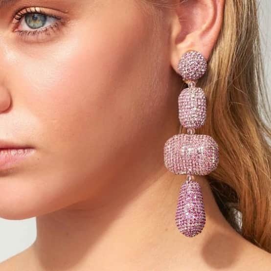 サッチン+バビのインスタグラム：「The Josephine. Boldly glittering for all to see in shades of pink that range from petal to azalea.💕#sachinandbabi, #sparkle, #shine, #special」
