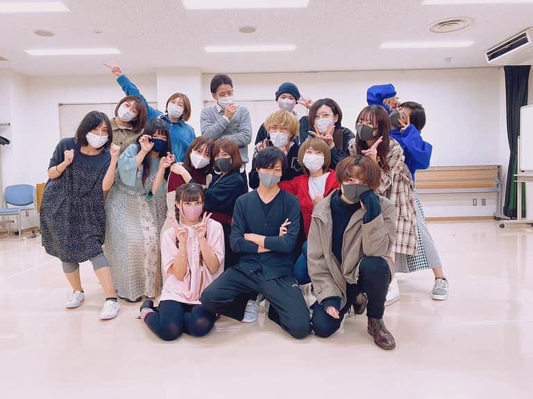 橘ひなたのインスタグラム：「💭🌻 Instagramでの報告遅くなりました💭🥺💧  2.5次元舞台 #エレフセリア に出演します！ チケットは既に予約が開始されています🐾  10/30-11/3 全9公演！初の2.5次元！ 気合い入れて稽古中〜みんなを異世界に連れて行っちゃうからね🤤❤ お芝居を楽しんでるひなたを観に来てくだたい！！！！！  〔ゲミニ〕という獣の国の双子の女の子を演じさせて頂きます！ 天然で可愛らしいジェミニとゲミニは常に一緒っ！ そんな私たちも実は守るものの為にはしっかり者です(ง⁎˃ ᵕ ˂ )ง⁾⁾  前回の舞台では少年を演じたのですが、 今回は可愛らしい獣族の双子役です((ﾉｪ`*)っ))ﾀｼﾀｼ♡  役はもちろん、衣装やその他も楽しんでもらえると思うので 是非見に来てください⁽⁽٩(๑˃̶͈̀ ᗨ ˂̶͈́)۶⁾⁾   『あらすじ』 ある日 主人公、ナガツキ・シオンは突然胸の苦しみを覚えて見知らぬ土地にやってきた。ここは、異世界というやつだ。  異世界では「超越者」と呼ばれる絶対的な力を巡って各国での争いが勃発していた。  人間の国。獣の国。鬼の国。龍の国。悪魔の国。神の国。  シュティアに惚れ、異国の刺客から守る力を得るために切磋琢磨の日々。  そんな日々の中、シオンに取り返しのつかない絶望的なことが起きたーー。  喉から手が出るほど願った異能力を手に入れ、ありとあらゆる問題を万事解決する期待のルーキー、ナガツキ・シオンの物語！！  ↓チケット購入ページ 【楠ひなた】で予約してね(ง⁎˃ ᵕ ˂ )ง⁾⁾ https://confetti-web.com/detail.php?tid=58904 * #エレフセリア #25次元 #舞台 #楠ひなた」