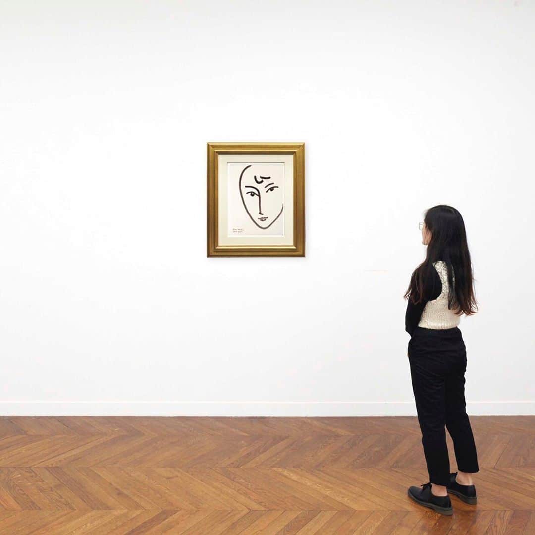 クリスティーズさんのインスタグラム写真 - (クリスティーズInstagram)「A highlight of our upcoming Paris Avant - garde sale is a beautiful work on paper by Henri Matisse (1869-1954).⠀ .⠀ In 'Visage' (1950), Matisse renders a portrait with the most profound simplicity and extreme finesse. With a steady hand, despite his age, he brushes the outline of this calligraphic head as if stripping it of any superfluous detail.⠀ .⠀ The artist does not attempt to convey any psychological state or interpretation, but rather to impart the individuality of the face through delicate brushwork and movement.⠀ .⠀ Henri Matisse (1869-1954), 'Visage', 1950. Estimate: €400,000 - € 600,000.⠀ .⠀⠀ Paris Avant-Garde – 22 October, Paris.⠀⠀ .⠀⠀ #henrimatisse #matisse #portrait #figure #painting #paris #avantgarde」10月17日 21時45分 - christiesinc