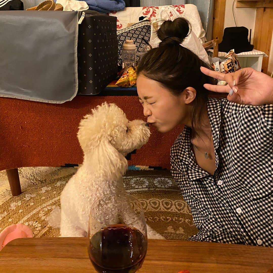 キム・ダヘのインスタグラム：「행복해 🤍🐶🤍」
