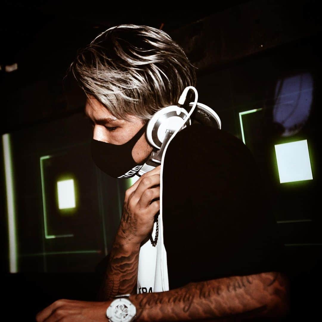 DJ ACEのインスタグラム：「⚡︎﻿ 明日17時すぎあたりからメンバー3人でYouTubeライブする予感…﻿(アーカイブ残さない放送になります...) ﻿ DJライブは木曜21:30から！﻿ ﻿ #ACE1」