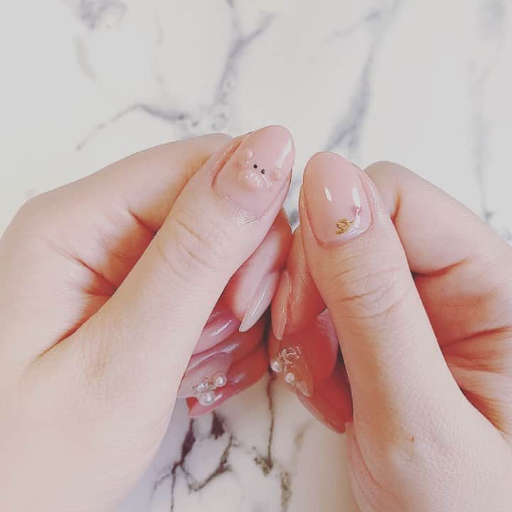 藤川沙弥のインスタグラム：「🐖💅🏻🤍 目に入るたびに癒しねいる💅🏻 シンプルだけど実は隠れ🐷 @harupy_nail 見てかわいすぎて♡⃛ dmから予約もできるみたいです💛」