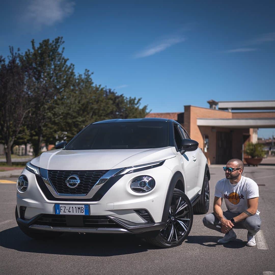 のインスタグラム：「Best friends forever. Comment below which #Nissan is your best friend! #Nissan #NissanJuke  📷 @drivezone_italia」