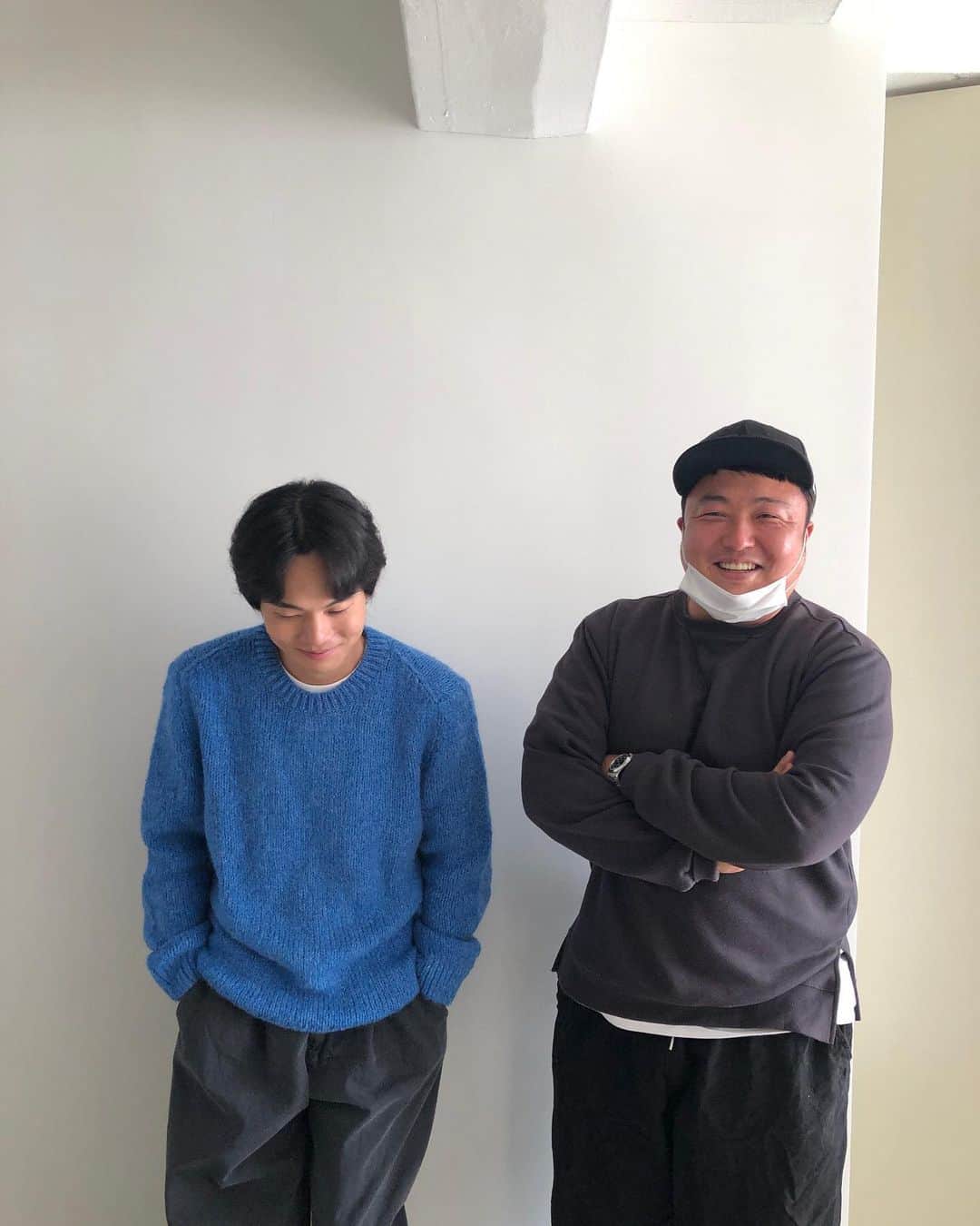 リュ・ギョンスのインスタグラム：「포스터 촬영 중에 Best Friend와.」
