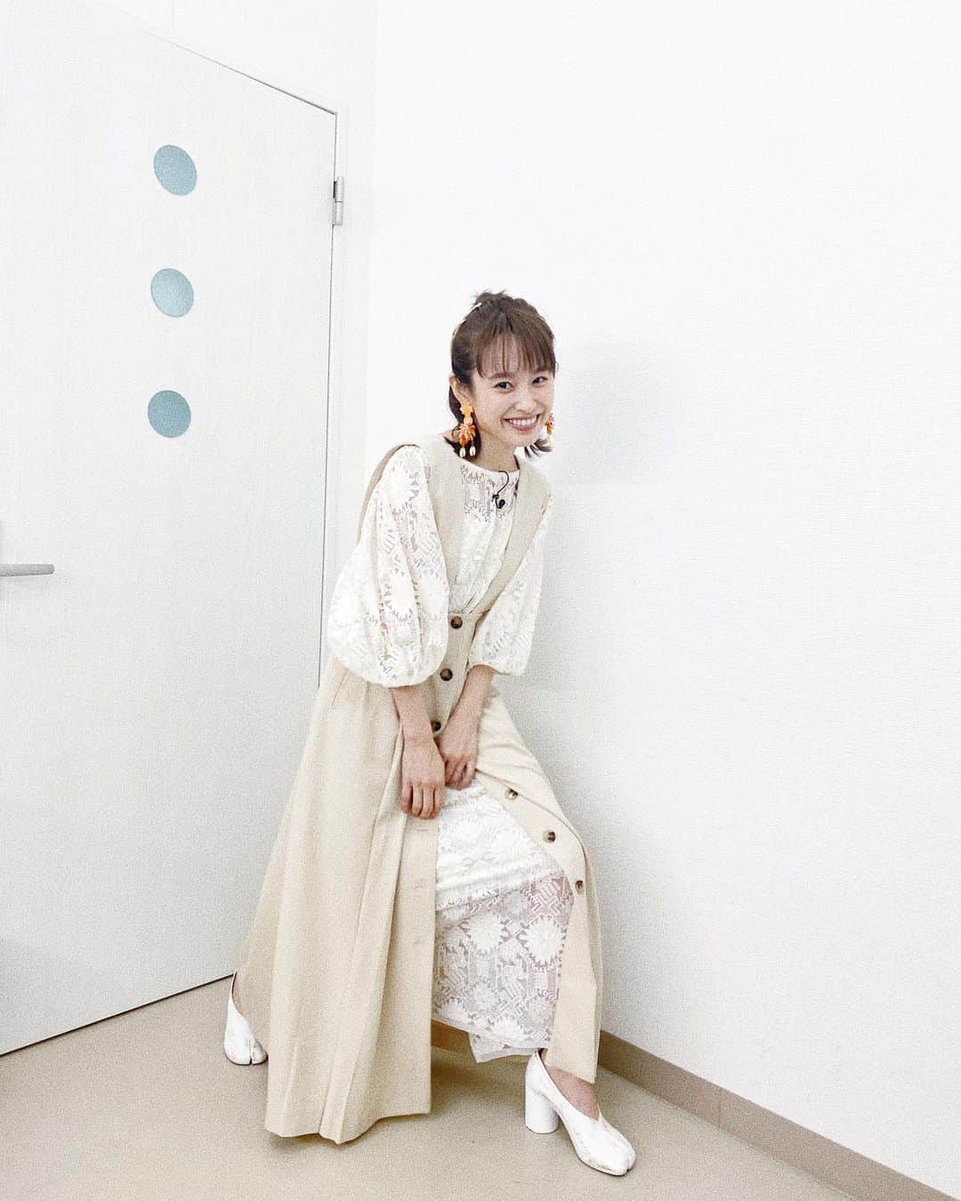 高橋愛さんのインスタグラム写真 - (高橋愛Instagram)「ひかりTV  ㅤㅤㅤㅤㅤㅤㅤㅤㅤㅤㅤㅤㅤ ㅤㅤㅤㅤㅤㅤㅤㅤㅤㅤㅤㅤㅤ もうすぐ 始まるよー！ ㅤㅤㅤㅤㅤㅤㅤㅤㅤㅤㅤㅤㅤ ㅤㅤㅤㅤㅤㅤㅤㅤㅤㅤㅤㅤㅤ 衣装は、こんな感じ〜🤍 ㅤㅤㅤㅤㅤㅤㅤㅤㅤㅤㅤㅤㅤ #今日のたかはし #ラブアンドピース2020」10月17日 22時12分 - i_am_takahashi