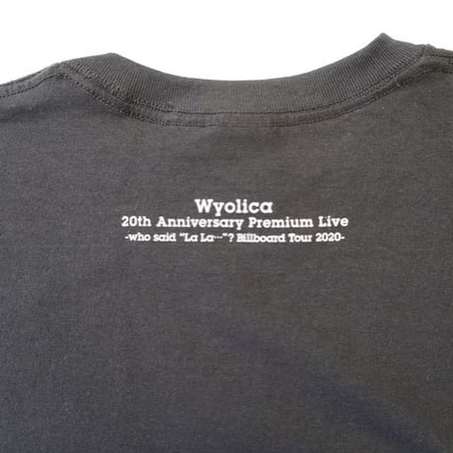 azumiさんのインスタグラム写真 - (azumiInstagram)「なんと明日で予約終了だそうです。みなさまお早めに…！ Tシャツ、ステッカー、トートバッグになります！ （コロナ感染対策で会場販売は控えさせていただいております） @wyolica1999 からご覧ください  #Repost @wyolica1999  ・・・ 【Wyolica Official Goods】 20th Anniversary TEEシャツ (who said"LaLa..."?) Color:BKACK Price:¥4,000 素材：綿100% 商品サイズ： 【S】 身幅 46cm 身丈 71cm 袖丈 18cm 袖口 18cm　  【M】 身幅 51cm 身丈 74cm 袖丈 19cm 袖口 20cm  【L】 身幅 56cm 身丈 76cm 袖丈 20cm 袖口 21cm  【XL】 身幅 61cm 身丈 79cm 袖丈 21cm 袖口 22cm  #wyolica #ワイヨリカ」10月17日 22時15分 - xx_azumi_xx