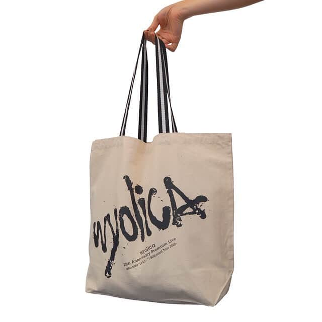 azumiさんのインスタグラム写真 - (azumiInstagram)「なんと明日で予約終了だそうです。みなさまお早めに…！ Tシャツ、ステッカー、トートバッグになります！ （コロナ感染対策で会場販売は控えさせていただいております） @wyolica1999 からご覧ください  #Repost @wyolica1999  ・・・ 【Wyolica Official Goods】 20th Anniversary TEEシャツ (who said"LaLa..."?) Color:BKACK Price:¥4,000 素材：綿100% 商品サイズ： 【S】 身幅 46cm 身丈 71cm 袖丈 18cm 袖口 18cm　  【M】 身幅 51cm 身丈 74cm 袖丈 19cm 袖口 20cm  【L】 身幅 56cm 身丈 76cm 袖丈 20cm 袖口 21cm  【XL】 身幅 61cm 身丈 79cm 袖丈 21cm 袖口 22cm  #wyolica #ワイヨリカ」10月17日 22時15分 - xx_azumi_xx