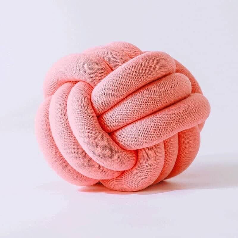 チップ＆ペッパーのインスタグラム：「Add a pop of color and whimsical style to you space. This knot pillow is easy to layer and style. There hand-filled, woven fabric strips twisted in an endless circle. ⁣ No matter where you display it, this large handmade pillow looks great from every angle! This knot was invented in Sweden and known for its Nordic minimalistic design. . . . . #interior #knotpillows #knotpillowmurah #knotpillow #interior4all #americanstyle #woodenhouse #interior123 #interior4inspo #interior_delux #interiordesign #myinterior #bohostyle #swing #industrial #scandinavian #mynordicroom #bohemian #natural #stylraven #farmhouse #minimalisticdesign #drewno」