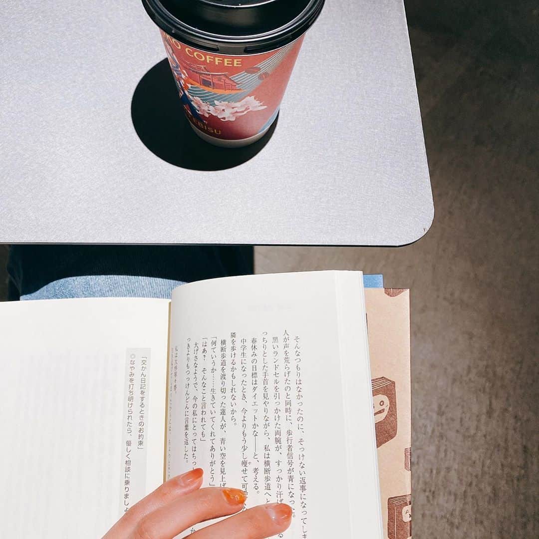 加藤玲奈のインスタグラム：「最近はカフェでの1人時間がめちゃくちゃ好き☕️ 最近は辻堂ゆめさんの"あの日の交換日記"をカフェで読んでます📖✨まだ読んでる途中🤫」