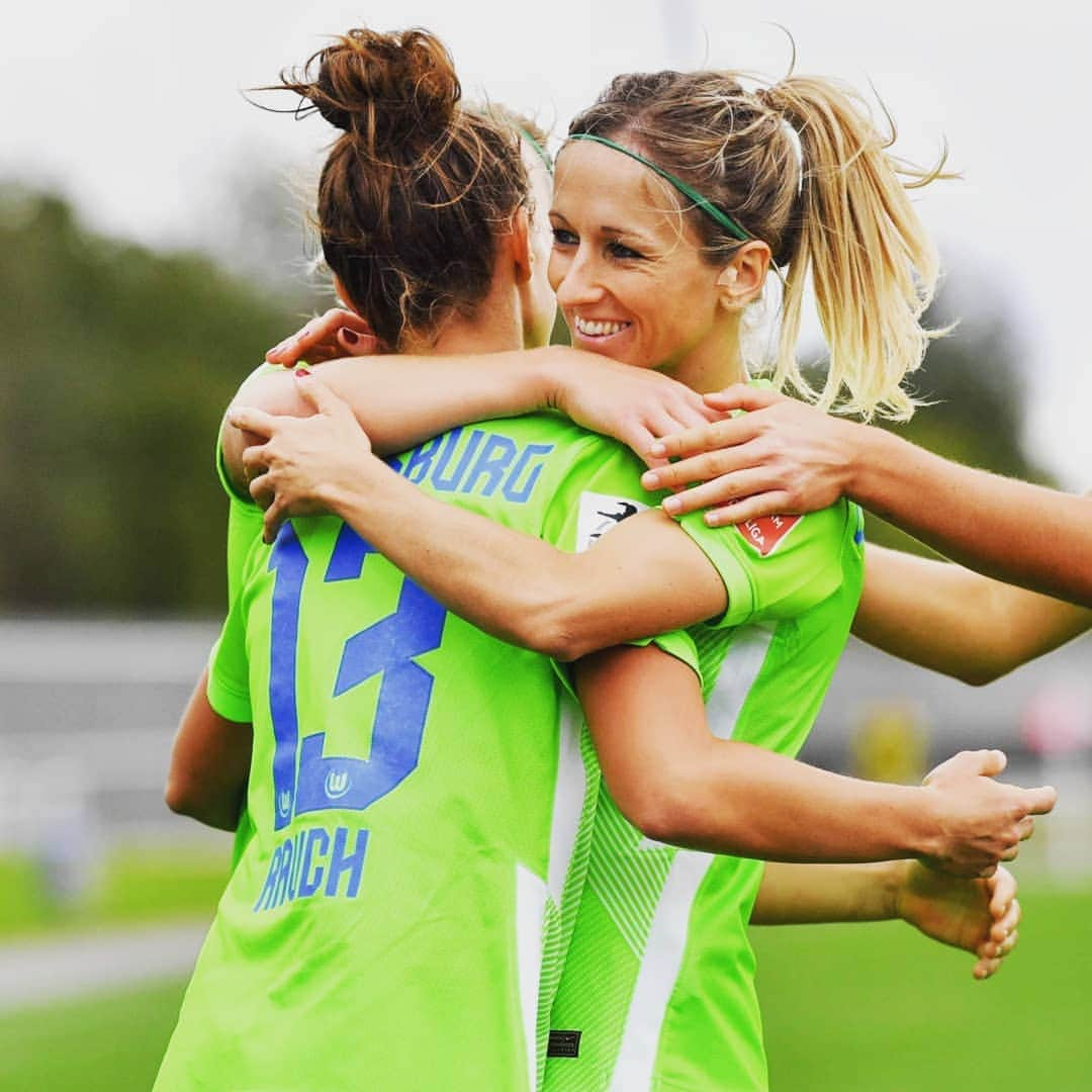 Kathy Hendrichのインスタグラム：「Matchday - 1 😁⚽ #vflwolfsburgfrauen #dieliga #cheese #felicitas」