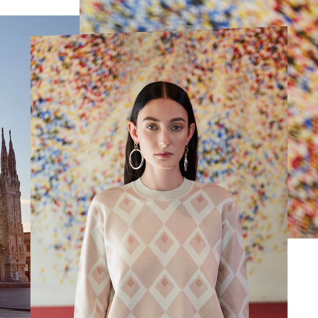 のインスタグラム：「Happiness is where you find it, the world will be joined if you aim it. Adding some sparkling hues to energize the ambience with positiveness. Let’s colour up your life!   #ANTEPRIMA #FW20 #FallWinter2020 #Classic #ReadyToWear #Style #Fashion #Italian #Luxury #InstaBag #Design #Lifestyle #Urban #Handcraft #アンテプリマ #패션​」