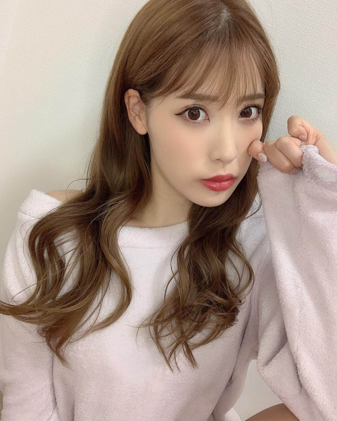 RENAさんのインスタグラム写真 - (RENAInstagram)「今日の朝 急に寒くなってびっくり！ 冬用パジャマ🤭💓 髪色も新しいリップも いい感じ🥰✨✨ ・ #サイバージャパン #cjd_rena #サイバージャパンダンサーズ #れなパイン 🍍#新人」10月17日 22時41分 - rei_burlesque