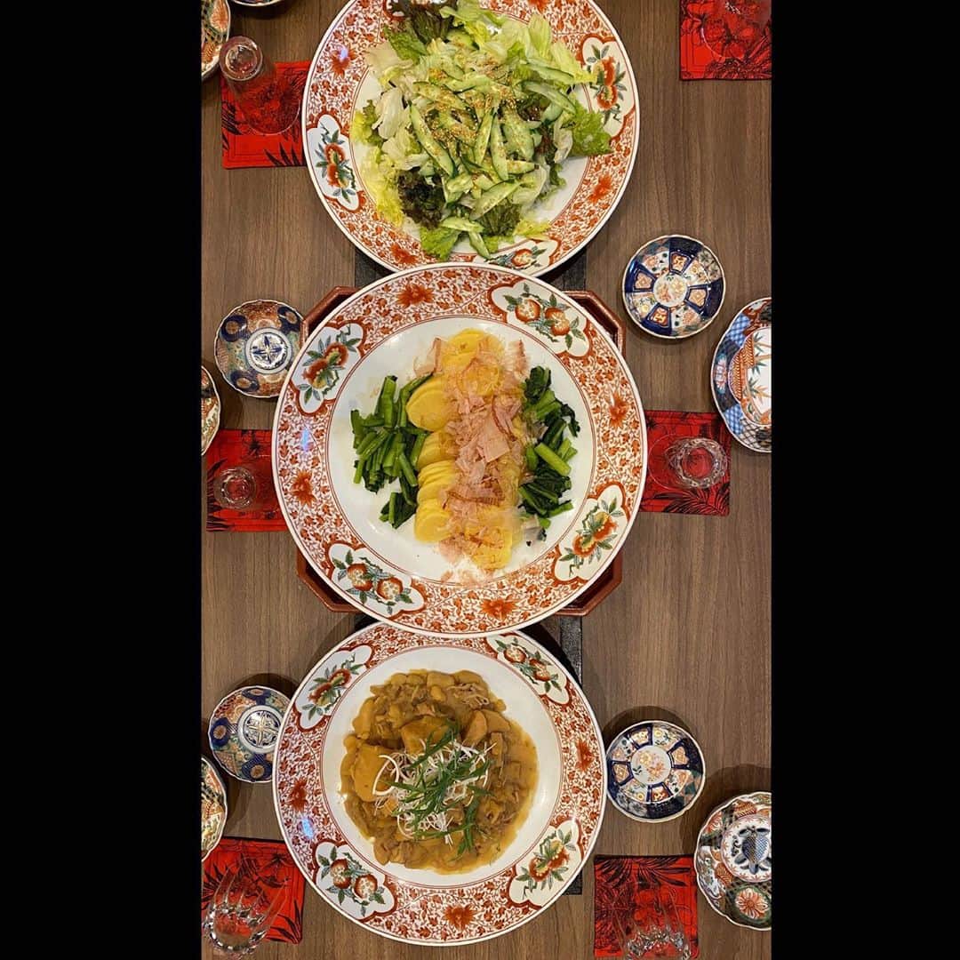 IKKO【公式】さんのインスタグラム写真 - (IKKO【公式】Instagram)「家族とご飯〜❤️❤️❤️  器の一手間〜☺️🎶🎶 いつものおかずもキレイに盛り付ければ素晴らしい一品料理〜✨✨✨」10月17日 22時47分 - love_ikko