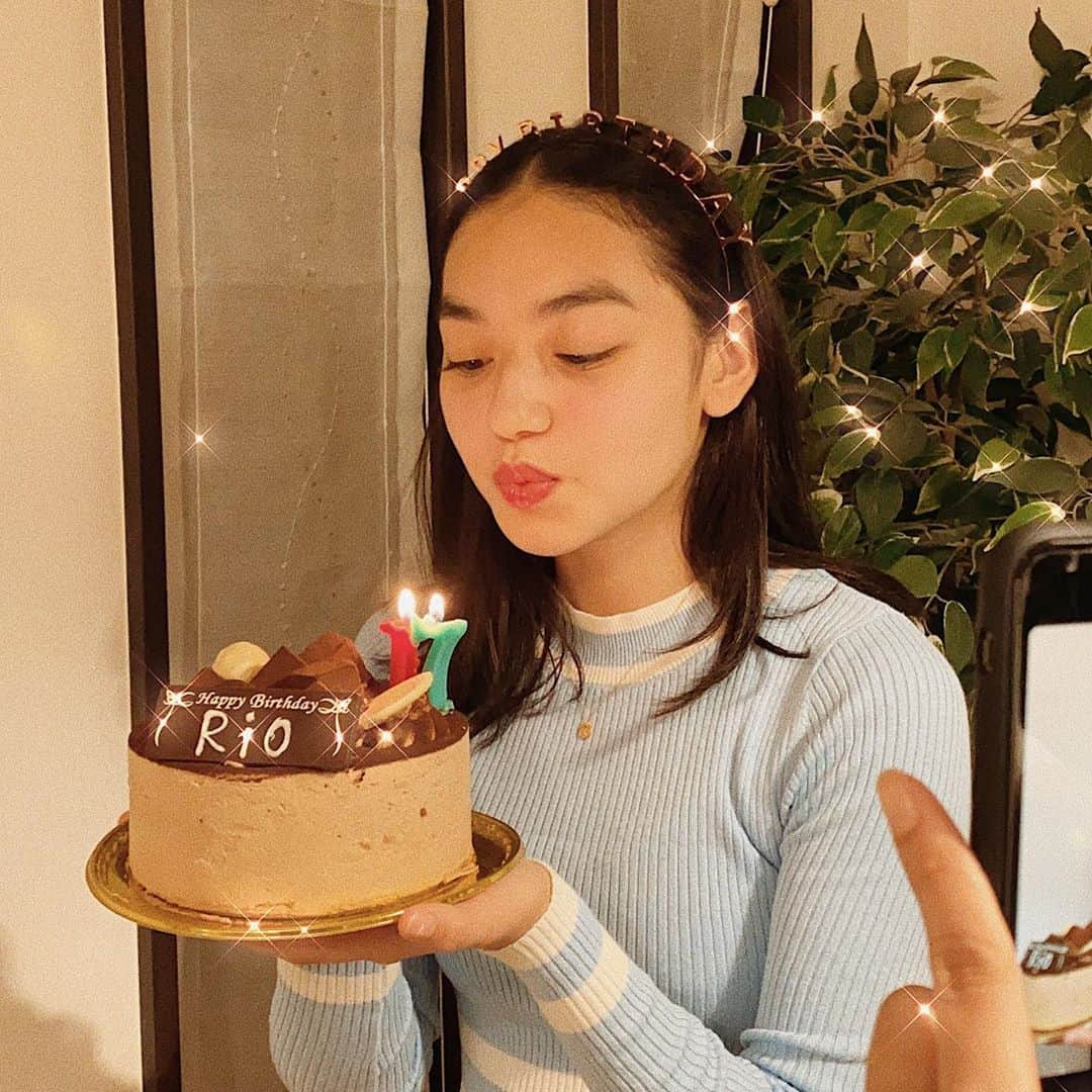 中野ケイナさんのインスタグラム写真 - (中野ケイナInstagram)「15日、私の妹が17歳になりました❕🩰 載せるの遅くなっちゃったけど言わせて！笑 Happy happy birthday to my forever💎 You’re so special for me. You are the best gift of all my life. So, thanks to mom & dad😂 Thank you for being the best and supportive🏹 I can’t explain how much I love you. Sometimes, I feel like I can do anything for you. anything....! lol. I love you so much. You are my forever & ever💜 Hope you have a great year and seriously, let’s go shopping together ASAP!🛍  - 15日のことだけど17歳本当におめでとう🎊 言葉にできないくらい大好きだよ。彼氏できる前に言えよな。姉の審査入るから。だからそこら辺のりおと付き合いたいって思ってるそこの君。まずは私と会議だぞ。😌って事で大大大好きだよ。いつも支えてくれてありがとう。りおがいないと生きていけないって勝手に思ってしまってる妹大好きなお姉ちゃんだけど、辛いときは誰よりも頼りになるよ。本当に辛い時がこれからあると思うけど、そんな時は言葉にしなくてもいいからそっと隣に来てくれればずっとそばにいるよ（こなくても私が行く）りお以上の妹はいないよ！いつもありがとう愛してる❕🦋 정말 정말 많이 사랑해~💜  by. 何歳になっても頭がおかしいりお大好きお姉ちゃんより💖」10月17日 22時50分 - justkeina_