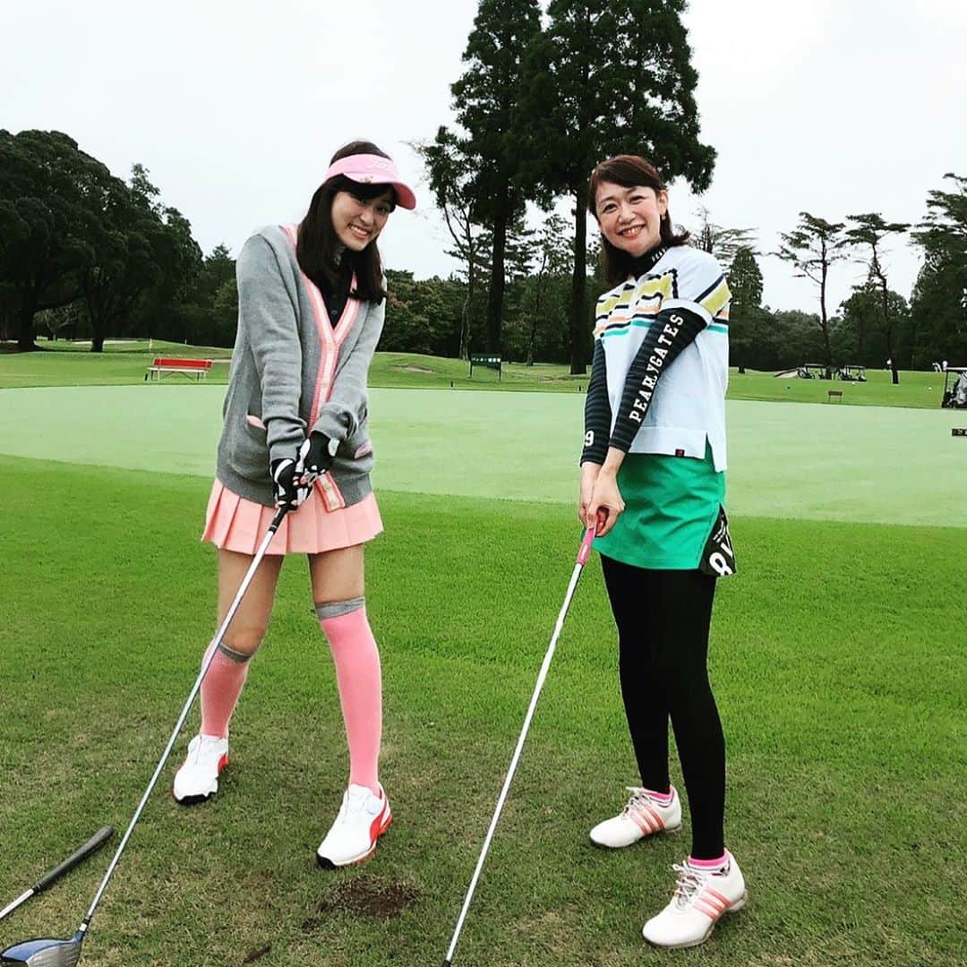 野牛あかねのインスタグラム：「ゴルフは気持ちがいい⛳️ りなちゃんとゴルフ✨ @rina.takeuch  りなちゃんは鋭さと天然さが混在していて本当に面白い😆 また行きたいな❣️  #ゴルフ女子 #ゴルフ好きな人と繋がりたい」