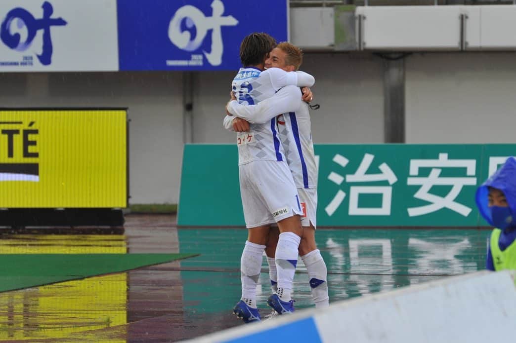 松田力のインスタグラム：「みんなで勝ち取った勝利。  応援ありがとうございました。 まだまだこれから。  ナイスゴールドゥドゥ‼︎  #ナイスゴール  #ドゥドゥ  #松田力  #ventforetkofu  #ヴァンフォーレ甲府」