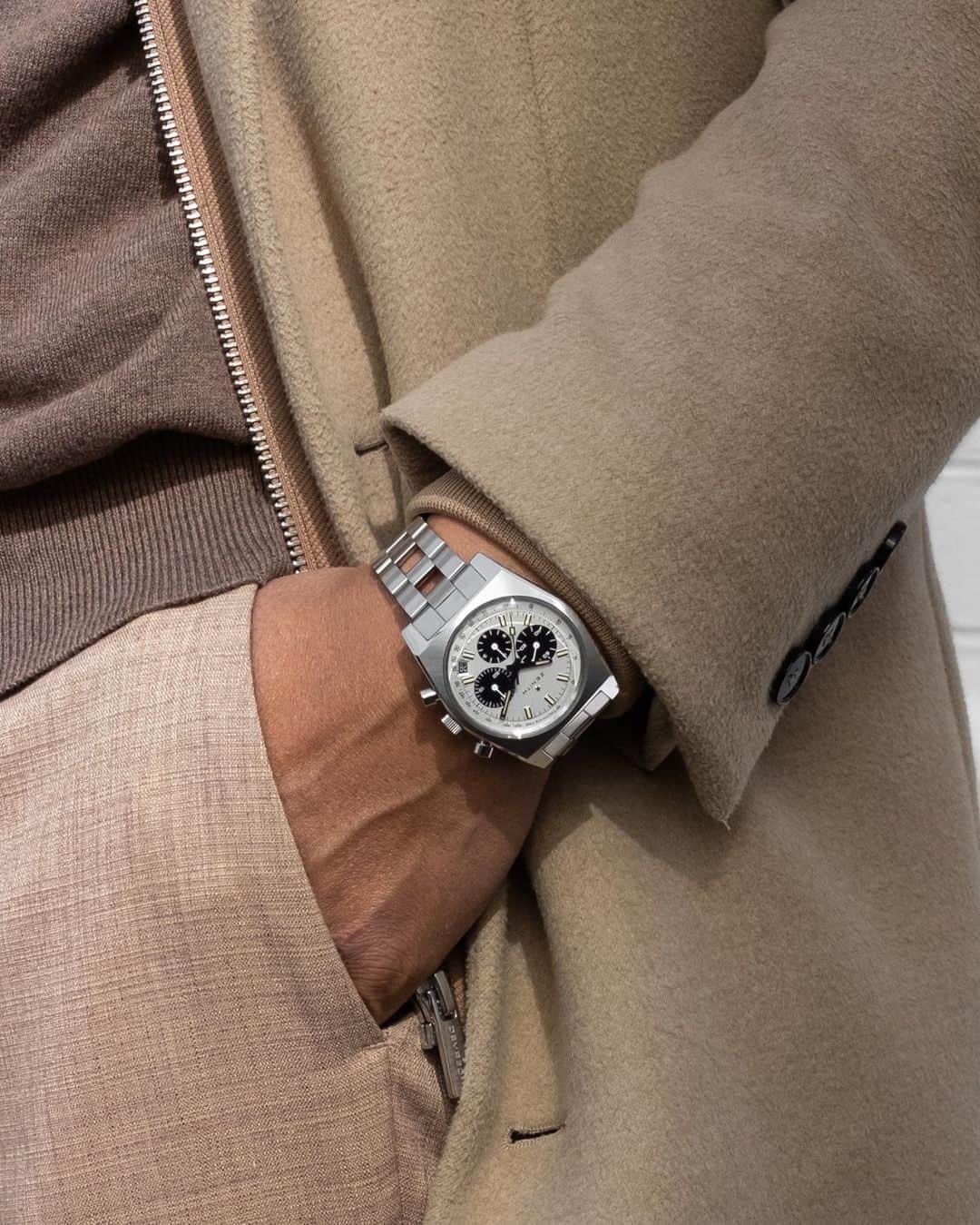 ゼニスのインスタグラム：「#Lupin: With its historically accurate form and proportions based on the A384, the Chronomaster A384 Revival Lupin The Third – 2nd Edition stands out with its highly contrasting white dial with black chronograph counters as depicted in the anime series.  #Zenith #ZenithWatches #Watches #Watch #Watchesofinstagram #Watchfam #WatchoftheDay #Luxury #WatchAddict #Watchcollector #Horology #DailyWatch #ElPrimero #Chronograph #VintageWatches #Lupin #LupinTheThird」
