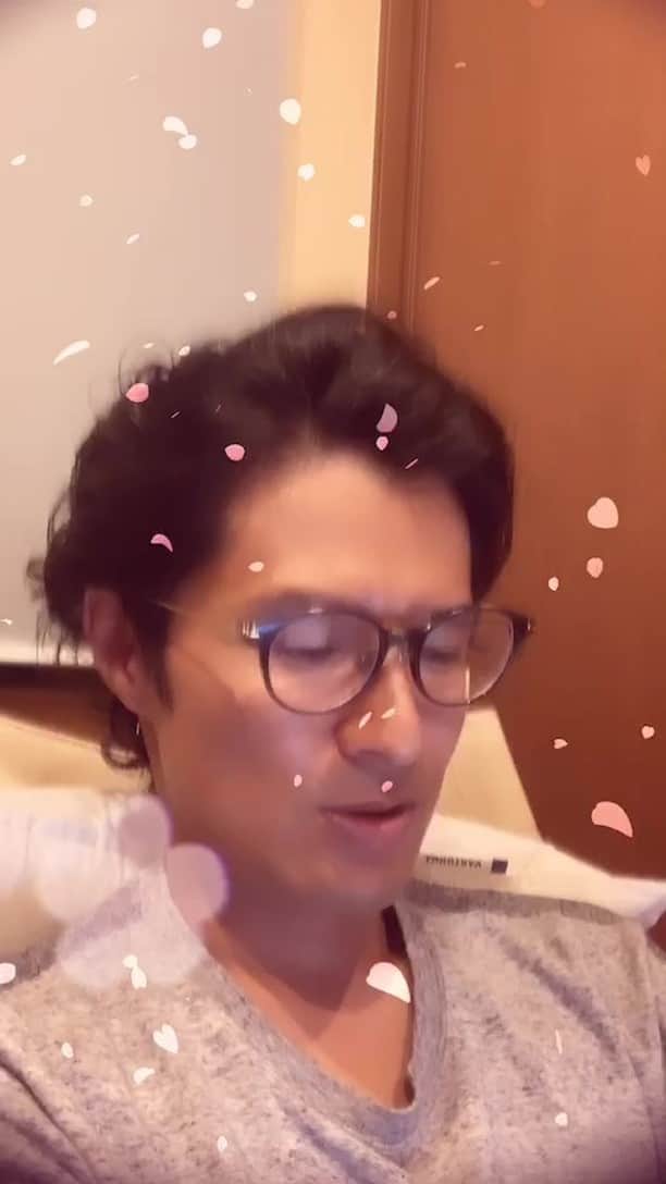 橋本昌彦のインスタグラム：「頂いた皆さんからのメッセージを読んでみました。コロナで不安の声、真っ直ぐな彼女たちの気持ちに泣けてきます。浄化の新月です」