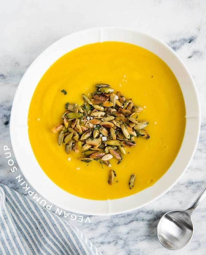 Simple Green Smoothiesさんのインスタグラム写真 - (Simple Green SmoothiesInstagram)「One thing I really love is a good vegan pumpkin soup. It’s healthy, filling, comforting, and warms you up when the weather is chilly. 🍂⁠ ⁠ Click @simplegreensmoothies for the full plant-powered recipe! ⁠ ⁠ https://simplegreensmoothies.com/recipes/vegan-pumpkin-soup」10月17日 23時03分 - simplegreensmoothies