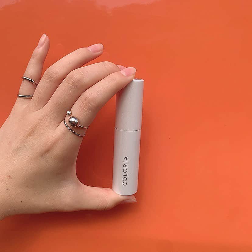 よしかわはるなのインスタグラム：「Hiiii🧡 . COLORIAさんの香水めちゃすごい😳 500種類くらいある香水の中で自分の好きな香水を使い切りサイズで毎月選べるらしくて💛💛 月1980円からだけど、CHANELとかJo Maloneとかのハイブランドもミニサイズだから余ったりしないし、いろんな種類試してみて、ドストライクな香水が見つかる🔅 . しかもこのクーポン使ったら500円引き！！ 👇🏻🤍🤍 URL：https://coloria.jp/lp/fragrance_calendar?ifc=T4OG . ちなみに私は、ChloeのEau de Perfumにした🤍 . 香水使いたいと思ってたけど高いし無理だーって思ってたけど、このシステム使ったらだいぶ贅沢できちゃう😚 . みんなも使ってみて好きな香り教えて💭🧡 .」