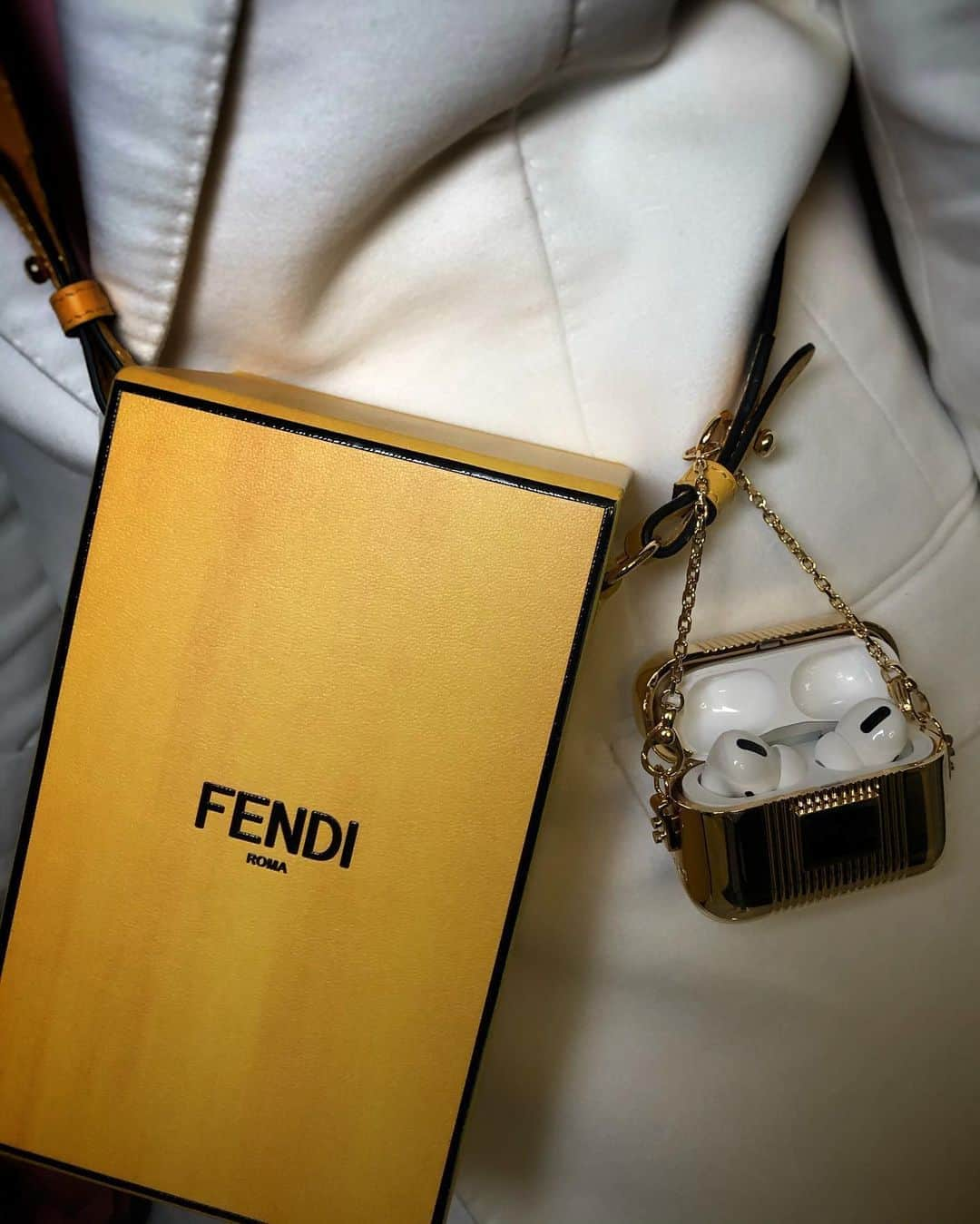 AARONさんのインスタグラム写真 - (AARONInstagram)「Last and not least #fendi post。 Thank you  #thisisboss #fendi #apmmonaco  今日收工 謝謝你們的參與」10月17日 23時05分 - aayan1120