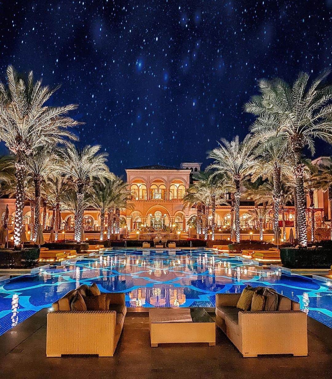 BEAUTIFUL HOTELSさんのインスタグラム写真 - (BEAUTIFUL HOTELSInstagram)「Marhaba to this Dubai oasis. 🌴 Relax in the sprawling resort of One&Only The Palm with its cascading fountains and tropical garden. Lounge by the pool or dine al fresco with views of the Arabian Gulf or New Dubai Skyline. 💦  Are you dreaming of a resort stay, too? Tag your travel squad for a day at the beach. 🏖️  📸 @nael_abu_alteen 📍 @oothepalm One&Only The Palm, Dubai」10月17日 23時06分 - beautifulhotels