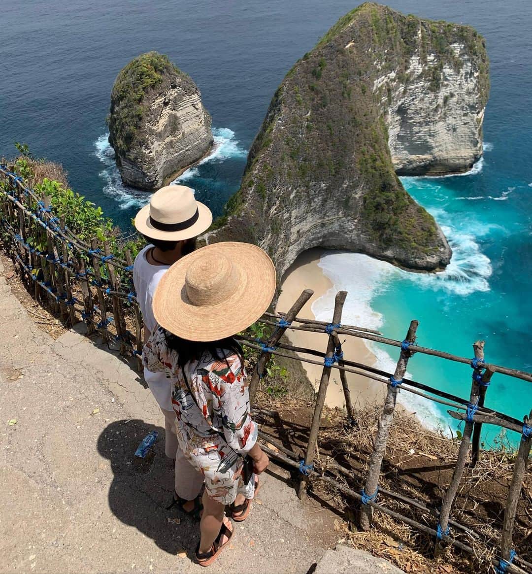 ラライン・シャーのインスタグラム：「🌴🐠🌞unfiltered🌞🐠🌴」