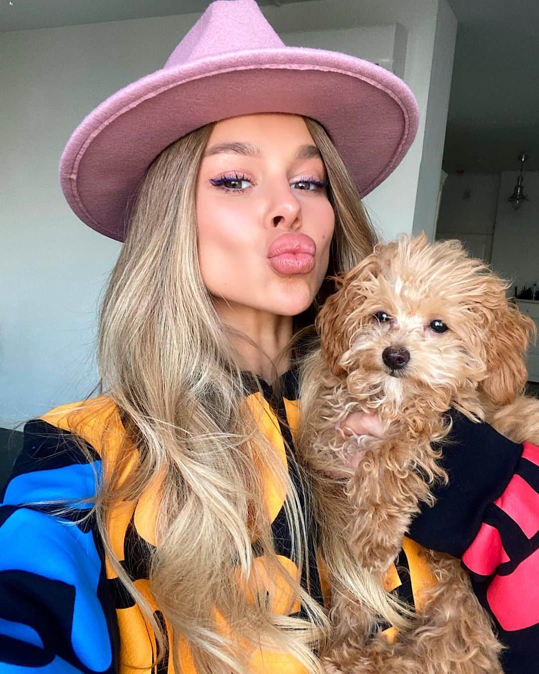 Anyuta Goldenのインスタグラム：「Люблю ❤️」