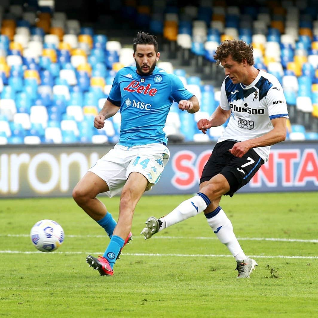 アタランタBCさんのインスタグラム写真 - (アタランタBCInstagram)「SAM! 🇳🇱 Continuiamo a lottare! 👊 Keep fighting lads!  #NapoliAtalanta [4-1] #GoAtalantaGo ⚫️🔵 #Atalanta #BergAMO #ForzaAtalanta #SerieATIM #Lammers」10月17日 23時36分 - atalantabc