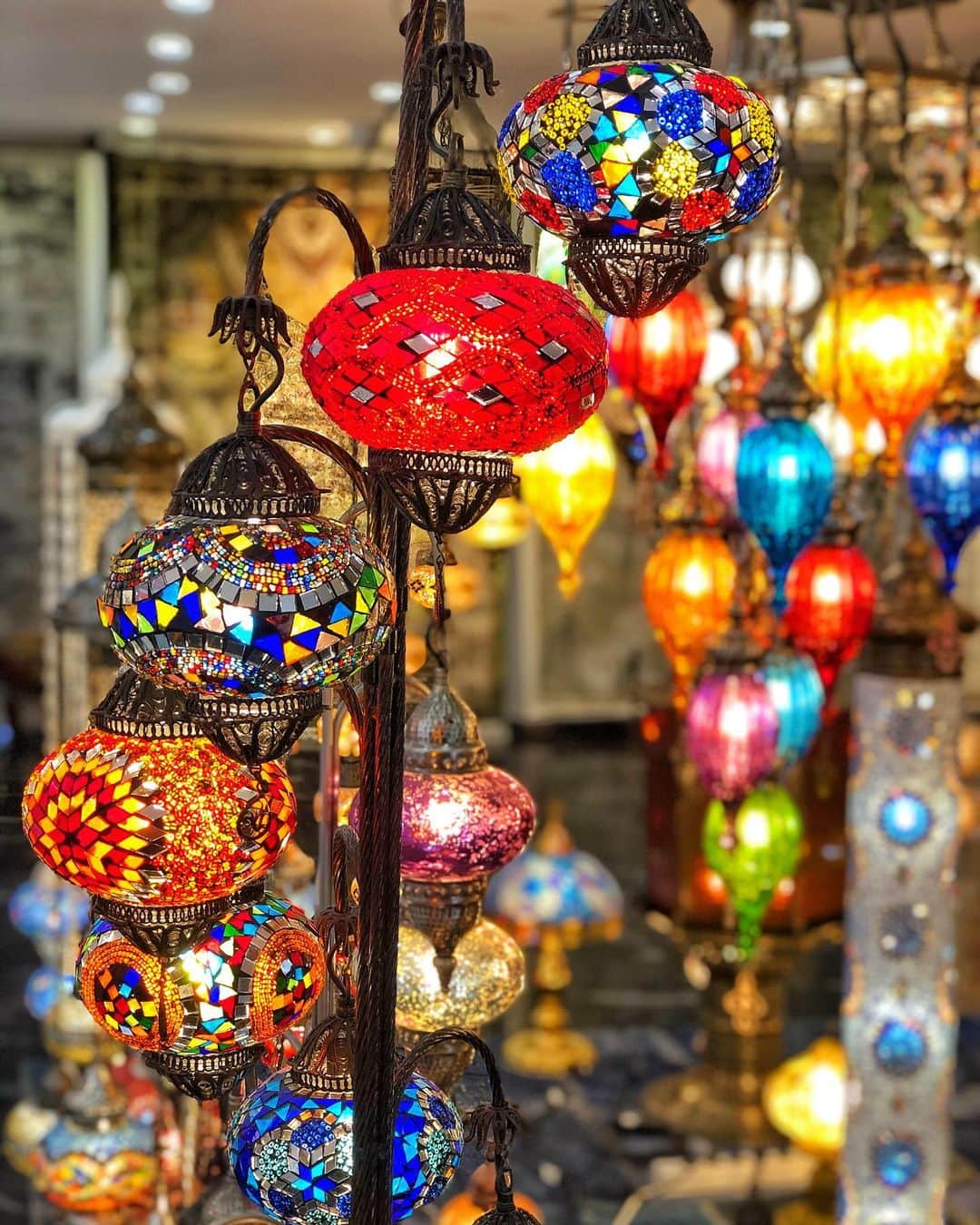 Seyda♥ Travel & Natureのインスタグラム：「Colors of the day from lovely #istanbul 🔴🟡🟣🔵🟠💖」