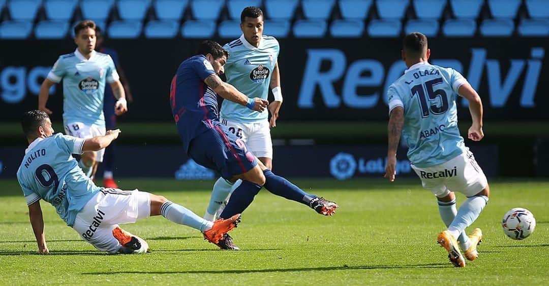 アトレティコ・マドリードさんのインスタグラム写真 - (アトレティコ・マドリードInstagram)「🔫🇺🇾 @luissuarez9 🔥⚽️  ⚽ #CeltaAtleti 🔴⚪ #AúpaAtleti」10月17日 23時28分 - atleticodemadrid