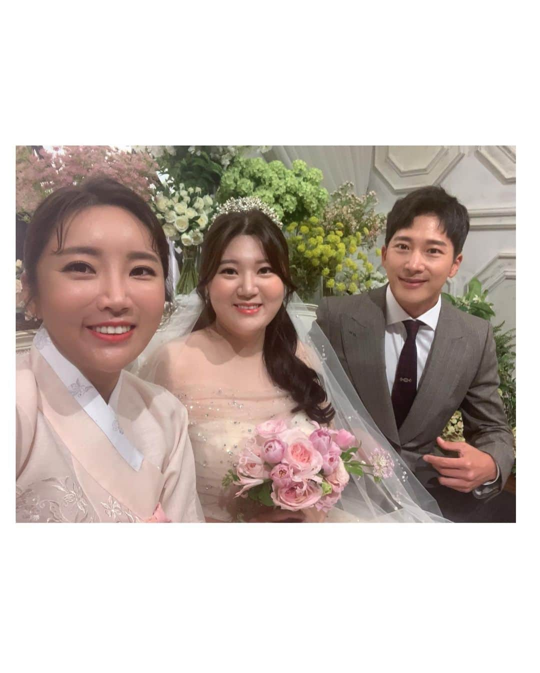 イ・ボミさんのインスタグラム写真 - (イ・ボミInstagram)「- 사랑하는 내동생 제니야 결혼을 진심으로 축하해❤️ 보름이랑 서로 알뜰살뜰 챙기며  알콩달콩 예쁘게  잘살아~🥰  사랑한다 내동생❤️」10月17日 23時32分 - bomee.lee