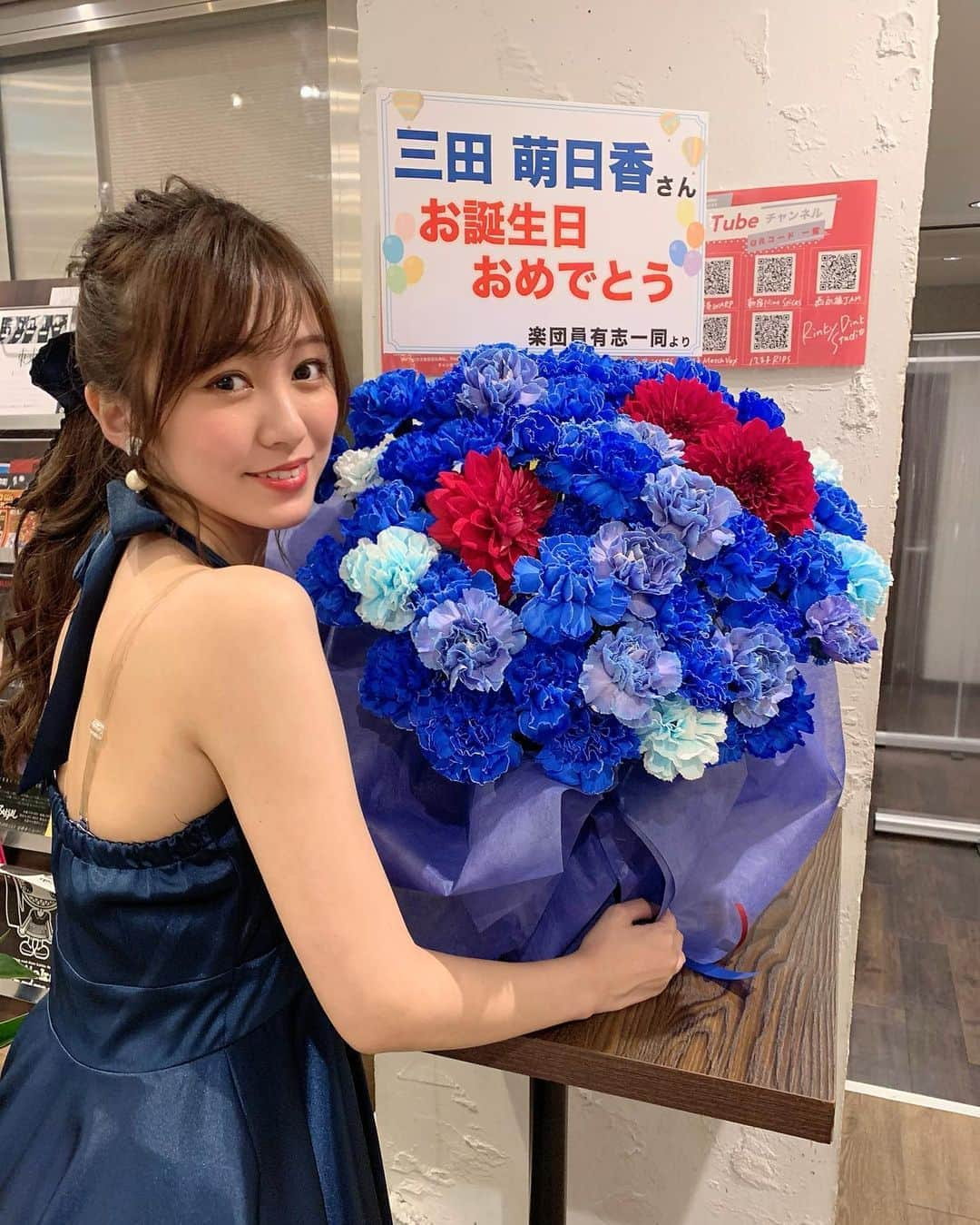 三田萌日香さんのインスタグラム写真 - (三田萌日香Instagram)「生誕祭楽しかった🌹💙 . . . . #アイオケ #アイドル #idol #編み込みポニーテール  #fff  #ヘアアレンジ」10月17日 23時37分 - _m_m_monika