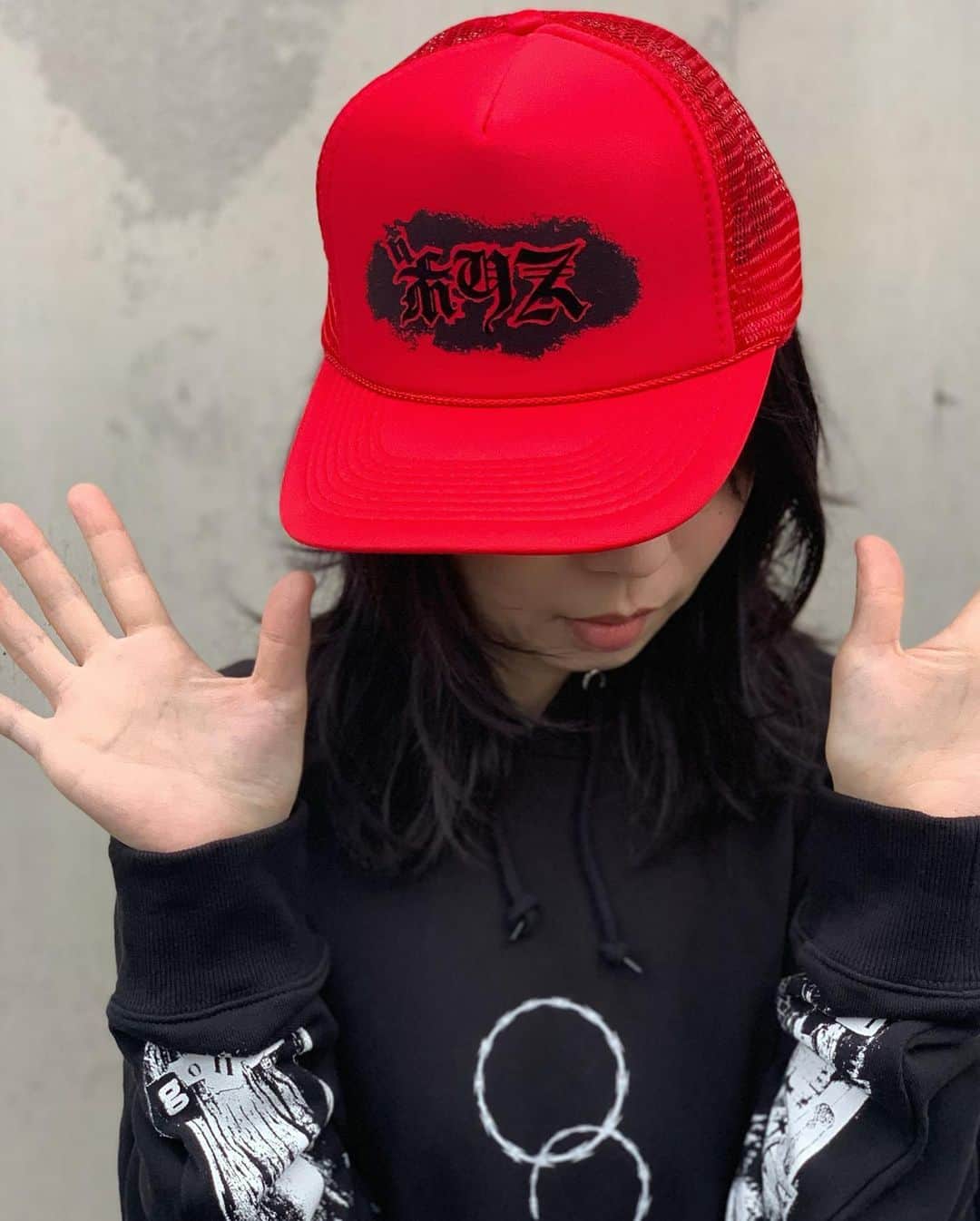 のインスタグラム：「予約受付中！19日まで。 Boris “NO”Baseball Cap  Red (black & flocky black print) Black (dark gray & dark gray puff print)  Free size  We are accepting Pre-order for Boris new merchandise. The deadline for order is 2 pm on October 19th (Japanese time)  Via @nydcollectionjp」