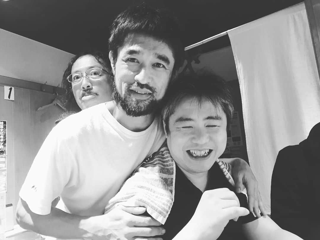 三宅洋平さんのインスタグラム写真 - (三宅洋平Instagram)「大好きで大嫌いな内海聡と今夜も呑んでまーす。＠岡山 ダチって。そんなもんやろ？3年ぶりの再会、どつき合い。」10月17日 23時46分 - miyake_yohei