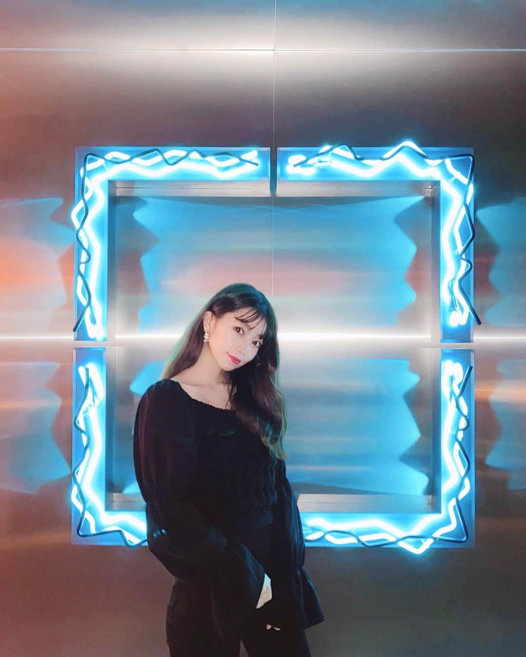 のインスタグラム：「お店雰囲気好きすぎた😈💙  #0pcttokyo #0%#cafe#ber#neon #cocktail#Blue#カフェ#バー」