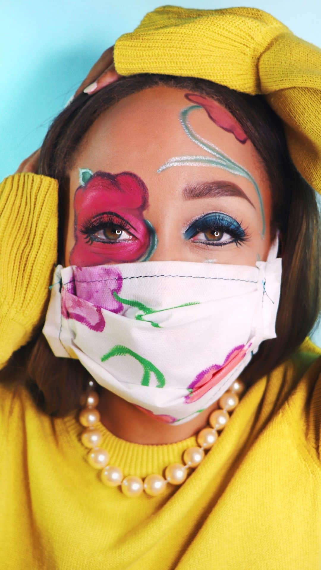 のインスタグラム：「@iamkaraelaine channeling her inner Twiggy with this 60's inspired Halloween look!   Products used:   Foundation: Avon- Cashmere Complexion liquid foundation, Cappuccino Avon- Cashmere Complexion powder, W150   Eyes: Avon True Colors- Superextened Precise Liquid Eyeliner, Black Avon True Colors- Love at 1st Lash Mascara, Blackest Avon True Colors- Matte Eyeshadow, Tranquility Quad   Brows: Avon True Colors- Ultra Lux Brow Liner, Dark brown   Flowers: Avon True Colors GlimmerSticks Diamond- Sugar Plum, Sterling, Teal Sparkle Avon FMG Colors of Love Kiss Me Cushion Blush- Midnight lily, Queen Carnation, Orchid Kiss Avon True Colors Matte Eyeshadow- On the vine」