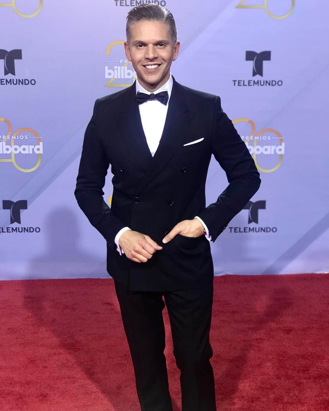 Rodner Figueroaさんのインスタグラム写真 - (Rodner FigueroaInstagram)「Ayúdame a escoger mi vestuario para los @latinbillboards entra en el enlace en mi perfil, mira las 4 opciones que tengo y dame tu opinión de cuál te gusta más!!! Gracias!!! #rodnerfigueroa #rodnerfigueroastyle #latinbillboards」10月17日 23時56分 - rodnerfigueroa