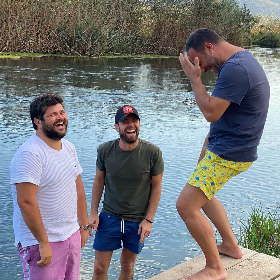 muratdalkilicのインスタグラム：「Hep gülelim be 😁」